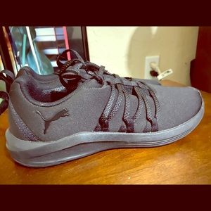 Black Puma Foam Tennis Shoes W8.5 (No Shoebox)